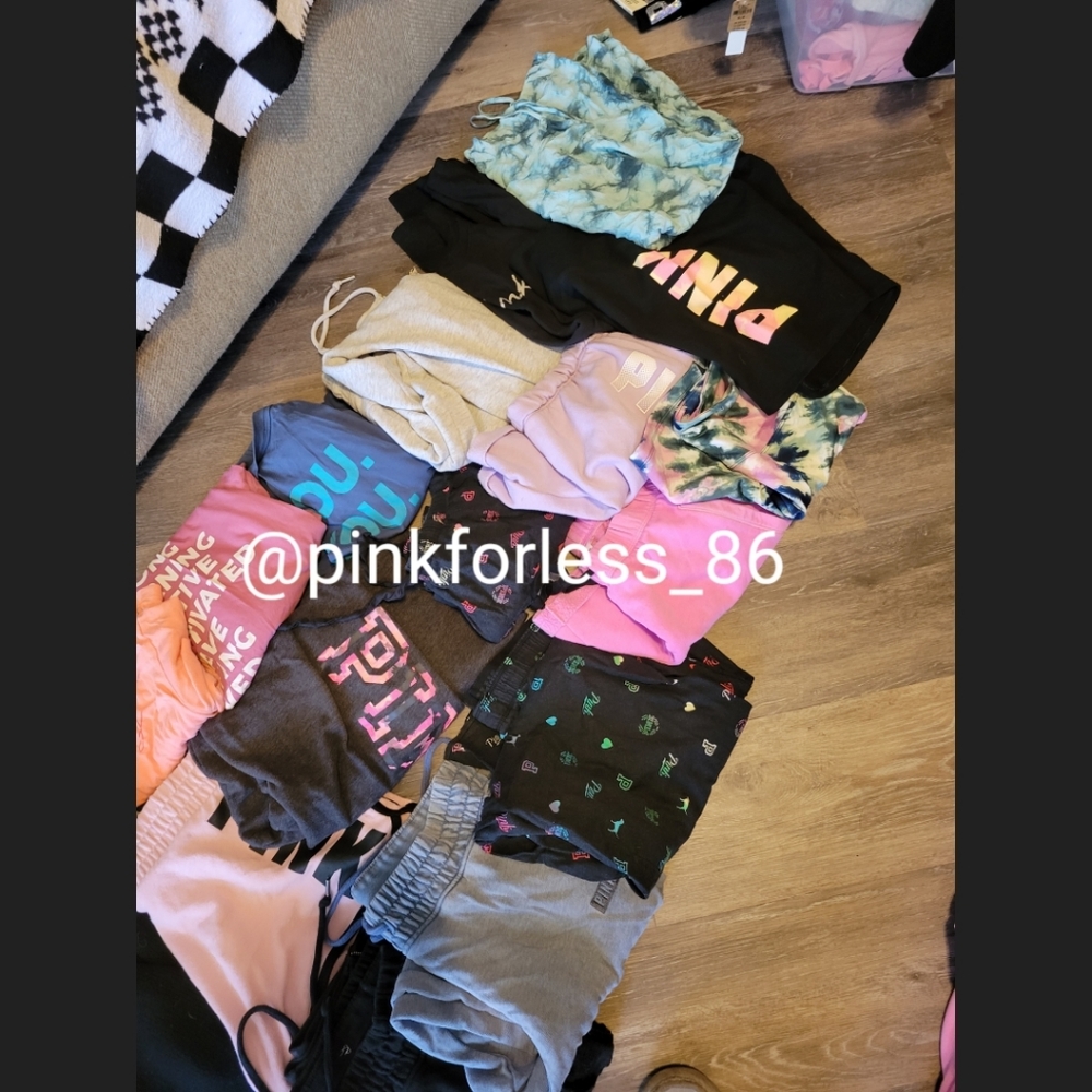 VS PINK MYSTERY BOX 📦 - Picture 2 of 6